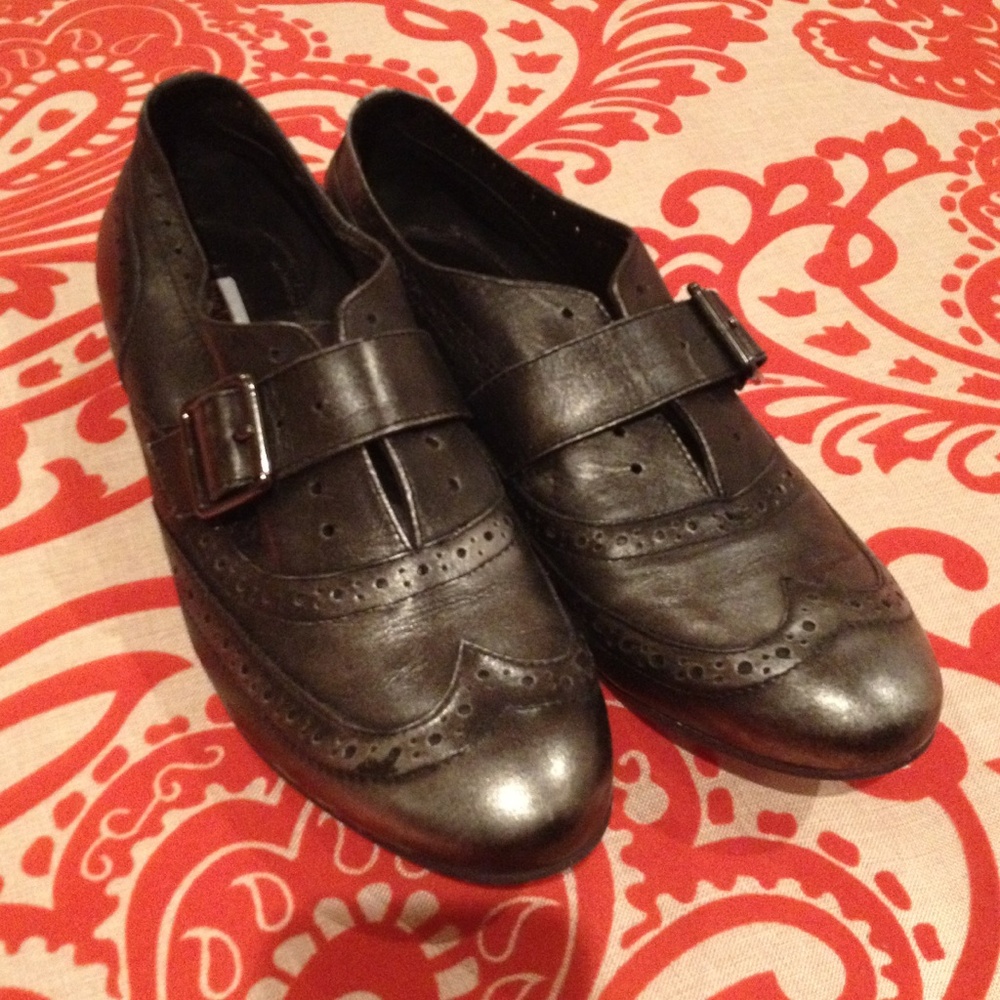 Steve Madden Women’s Wingtip Leather Shoes